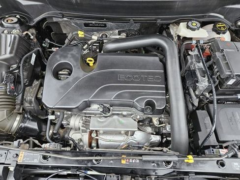 Used 2024 GMC Terrain SLE image 31