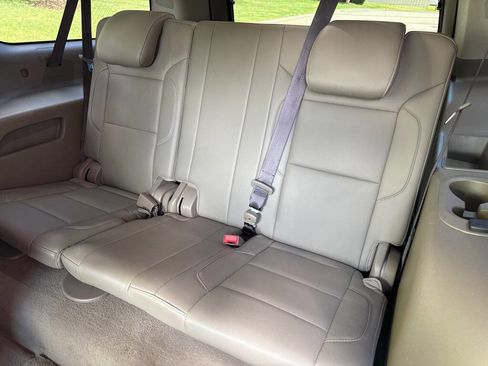 Used 2019 Chevrolet Suburban LT image 15