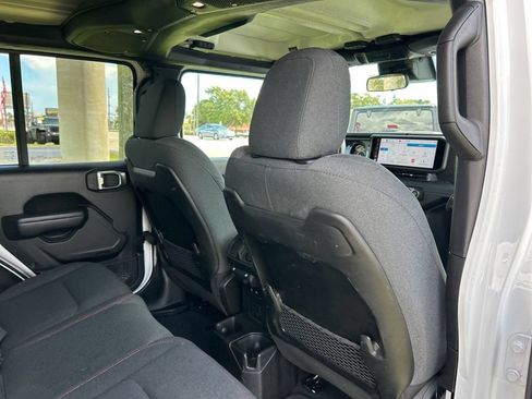 Used 2024 Jeep Wrangler Unlimited Rubicon AWD/4WD image 38