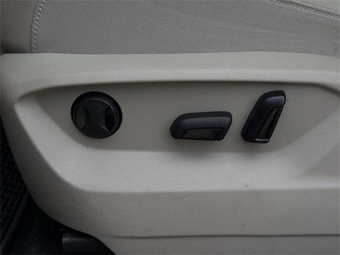 Used 2025 Volkswagen Atlas SE image 25