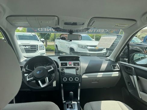 Used 2018 Subaru Forester 2.5i AWD/4WD image 12