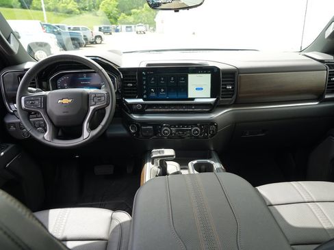 Certified 2025 Chevrolet Silverado 1500 High Country w/ High Country Premium Package AWD/4WD image 26