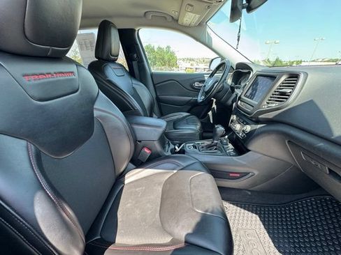 Used 2019 Jeep Cherokee Trailhawk w/ Comfort/Convenience Group AWD/4WD image 33