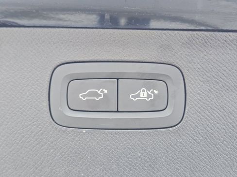 Used 2023 Volvo XC90 B6 Plus image 14