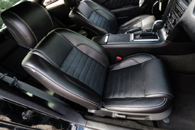 Used 2014 Ford Mustang Premium RWD image 40