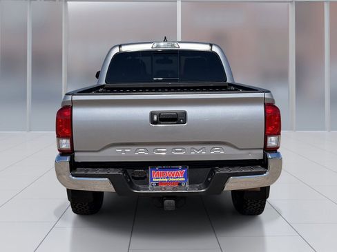 Used 2017 Toyota Tacoma TRD Off-Road w/ Tow Package AWD/4WD image 5