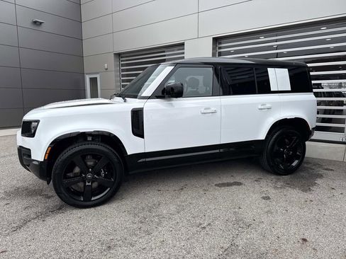 Used 2025 Land Rover Defender 110 V8 AWD/4WD image 3