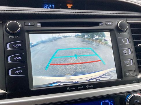 Used 2017 Toyota Highlander XLE image 25