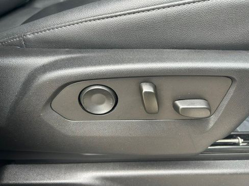 Used 2022 Chevrolet Tahoe Z71 w/ Z71 Off-Road Package image 15