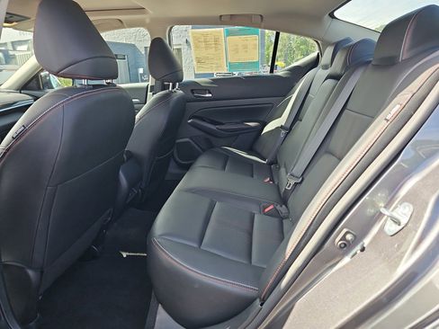 Used 2023 Nissan Altima 2.5 SR w/ SR Premium Package FWD image 16