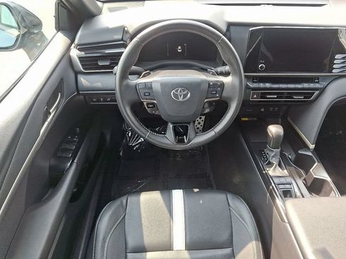 Used 2025 Toyota Camry SE FWD image 9