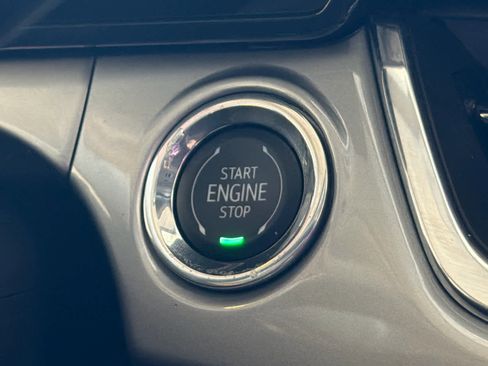 Used 2024 Chevrolet Trax LT w/ Sunroof Package FWD image 47