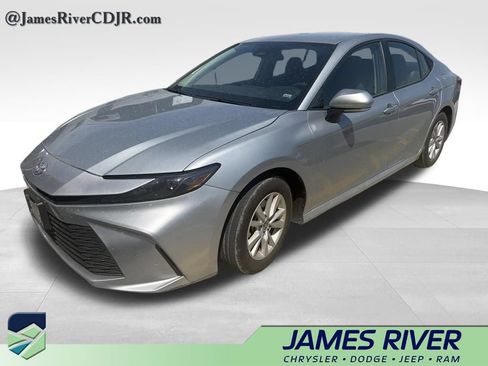 Used 2025 Toyota Camry LE FWD image 1