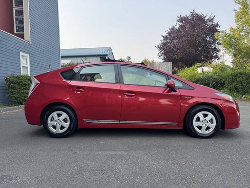 Used 2011 Toyota Prius Four w/ Solar Roof Pkg FWD image 2