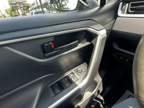 Used 2021 Toyota RAV4 LE AWD/4WD image 13