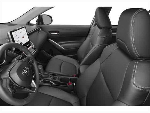 Used 2025 Toyota Corolla Cross XLE AWD/4WD image 9