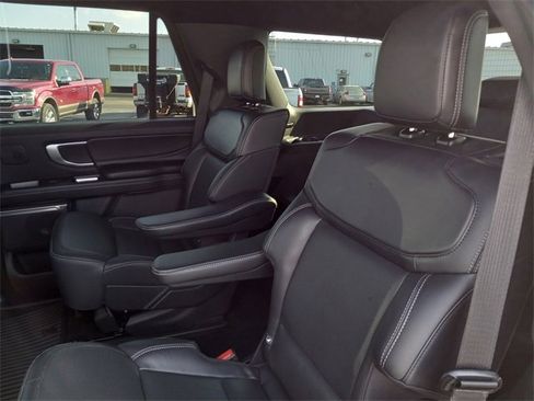 Used 2025 Ford Expedition Platinum w/ Stealth Performance Package image 15