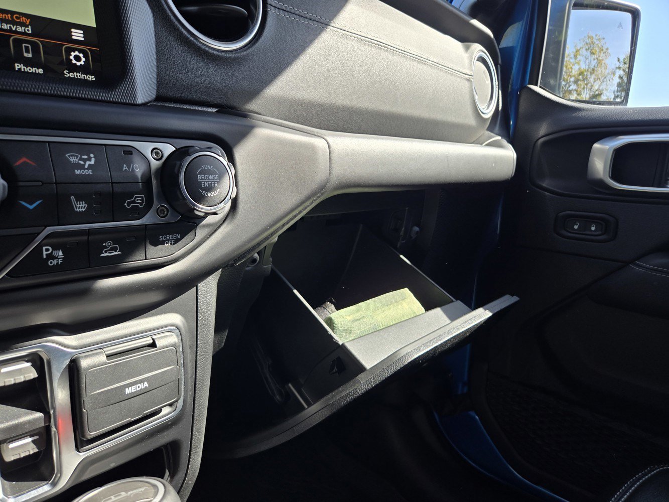 Used 2020 Jeep Gladiator Overland AWD/4WD image 15