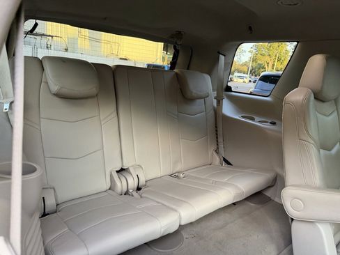 Used 2016 Cadillac Escalade Luxury image 34