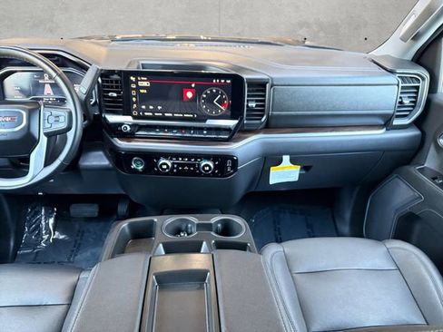 Certified 2024 GMC Sierra 1500 SLT image 3