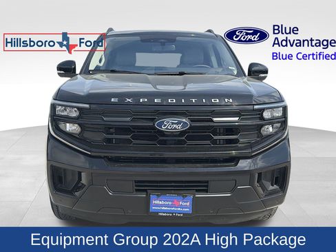 Certified 2025 Ford Expedition Active AWD/4WD image 3