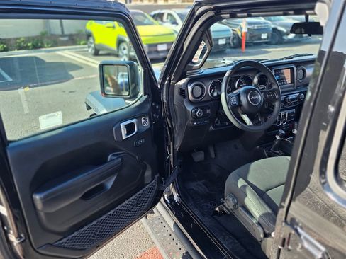 Used 2023 Jeep Wrangler Unlimited image 36