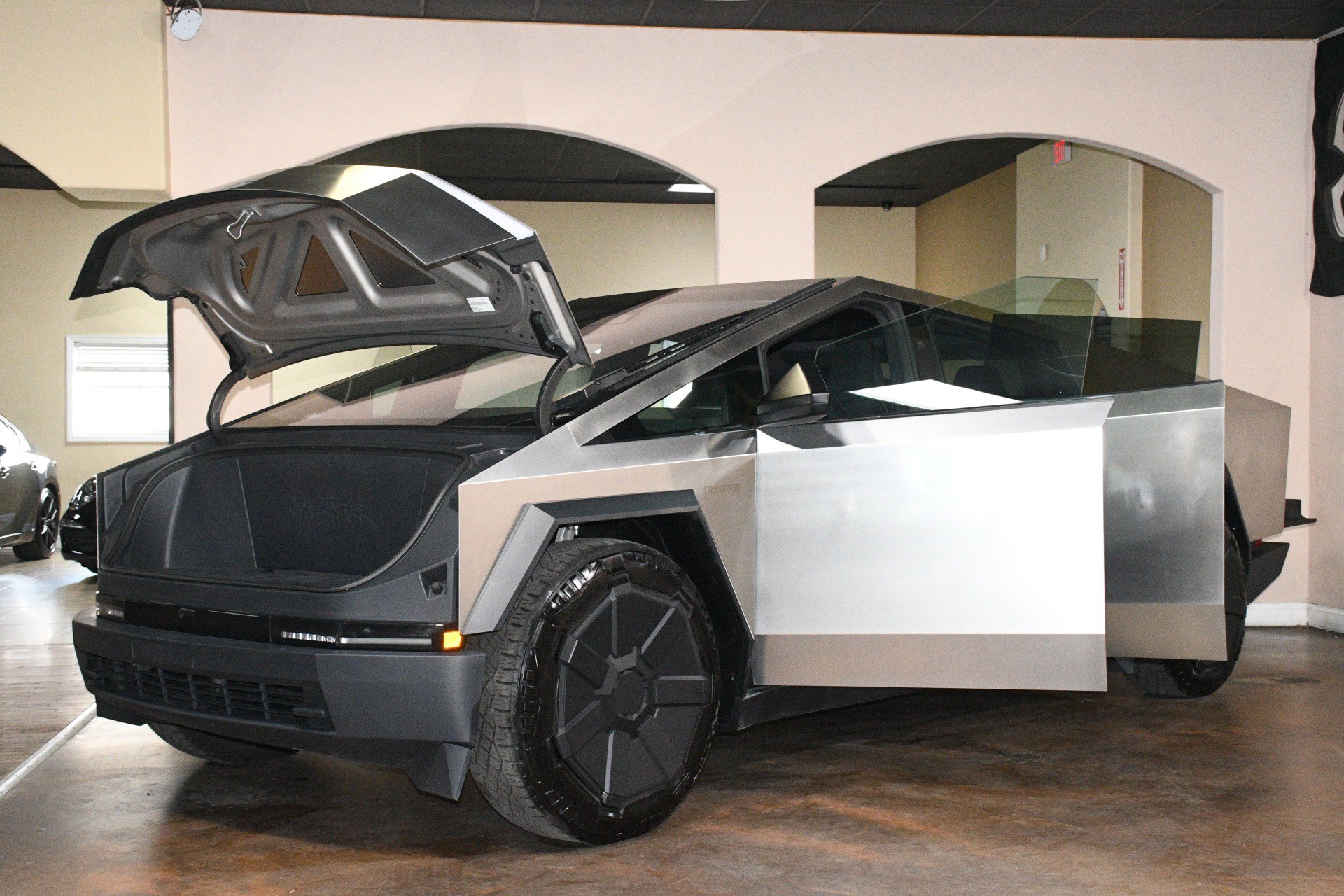 Used 2024 Tesla Cybertruck AWD Crew Cab image 90