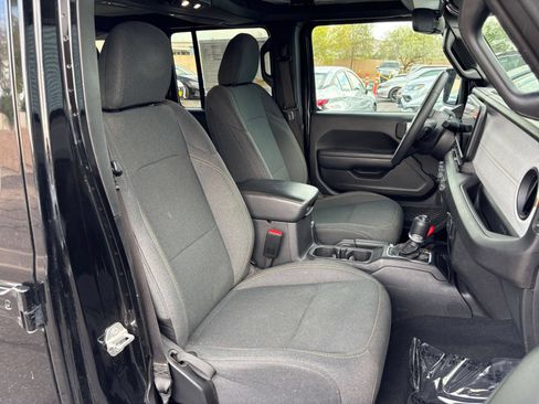 Used 2025 Jeep Wrangler Unlimited Sport AWD/4WD image 35
