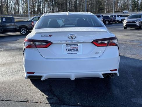 Used 2022 Toyota Camry SE image 4