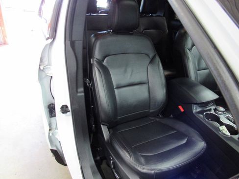 Used 2018 Ford Explorer XLT w/ Equipment Group 202A AWD/4WD image 35