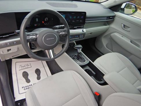 Used 2025 Hyundai Kona SEL image 8