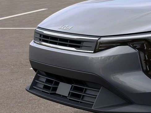 New 2025 Kia K4 LXS image 17