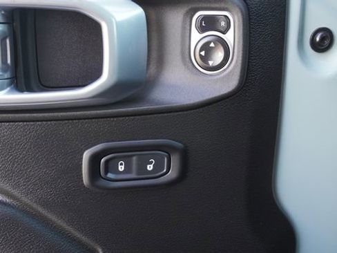 Used 2023 Jeep Gladiator Sport AWD/4WD image 19