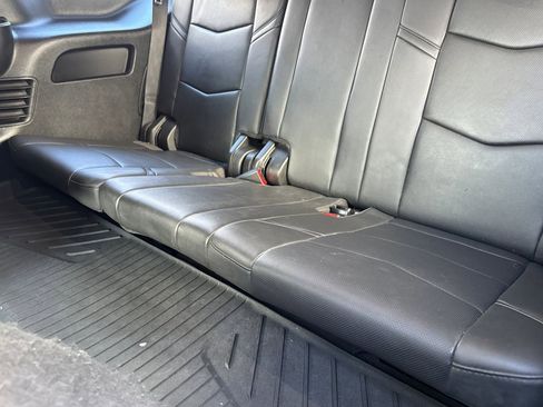 Used 2020 Cadillac Escalade Luxury w/ Escalade Sport Edition image 35