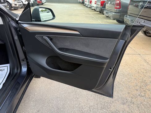 Used 2023 Tesla Model Y AWD image 11