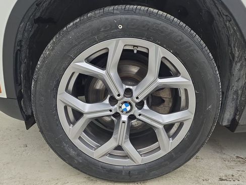 Certified 2025 BMW X4 xDrive30i w/ Premium Package image 11