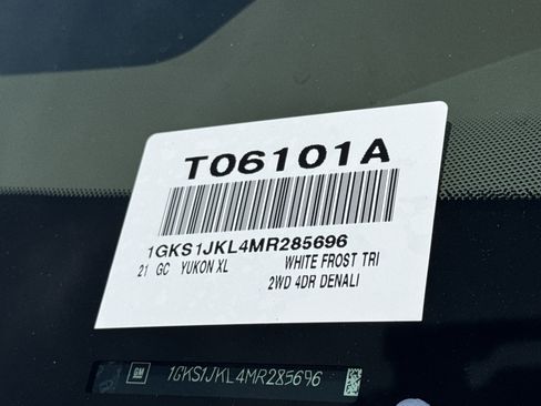 Used 2021 GMC Yukon XL Denali w/ Denali Premium Package image 45