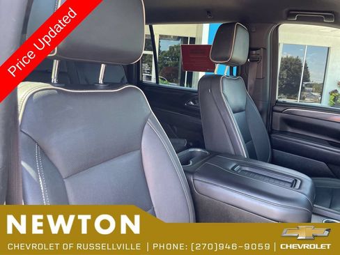 Used 2023 GMC Yukon XL SLT AWD/4WD image 23