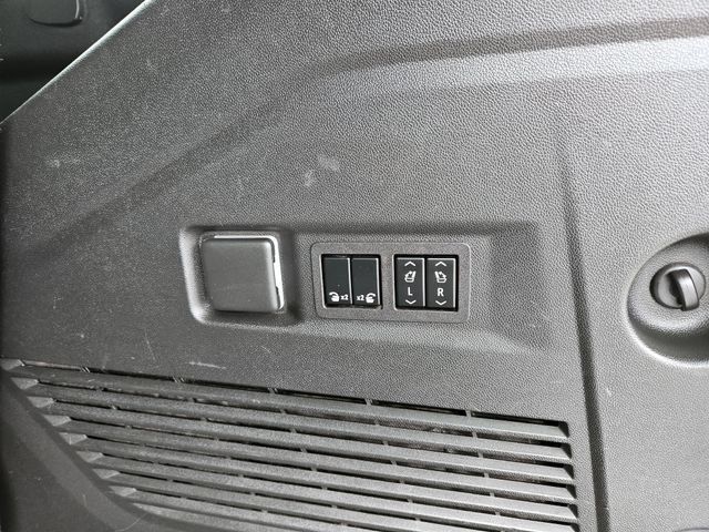Used 2023 Chevrolet Tahoe High Country AWD/4WD image 18