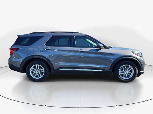 Used 2025 Ford Explorer Active w/ Active Comfort Package RWD image 2