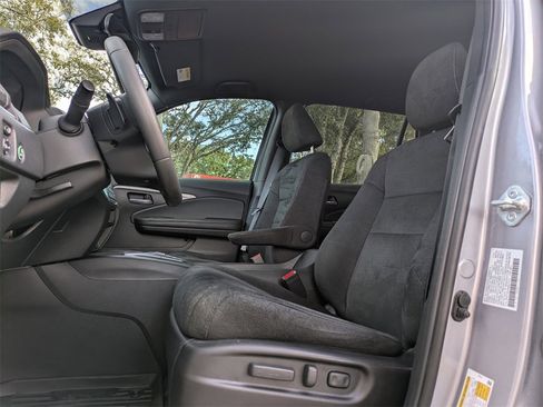 Used 2022 Honda Pilot Sport image 2