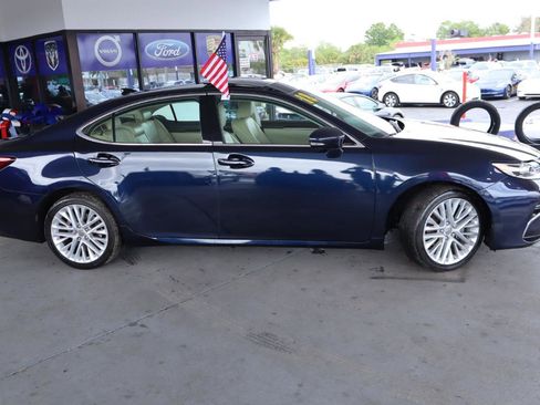 Used 2018 Lexus ES 350 w/ Luxury Package w/Wood Trim image 4