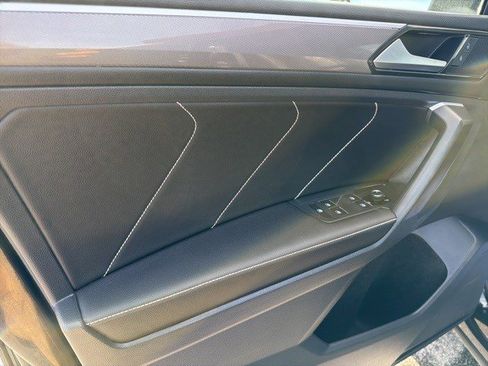 Used 2023 Volkswagen Tiguan SE R-Line image 15