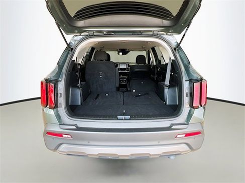 Used 2023 Kia Sorento LX image 28