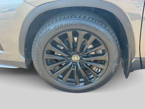 Used 2023 Toyota Highlander XSE image 10
