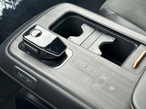 Certified 2024 Nissan Ariya FWD image 25