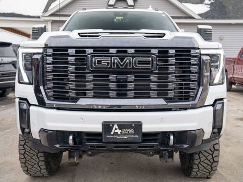 Used 2024 GMC Sierra 2500 Denali Ultimate w/ Snow Plow Prep/Camper Package image 9