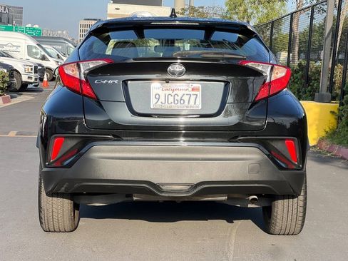 Used 2020 Toyota C-HR XLE image 7