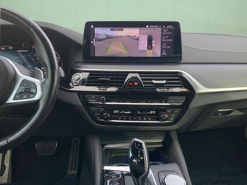 Used 2023 BMW M550i xDrive w/ Dynamic Handling Package image 29