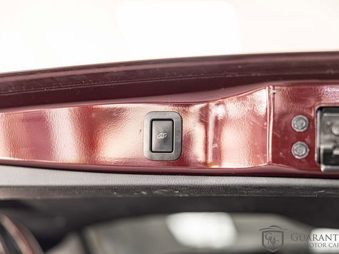 Used 2019 Toyota Highlander XLE AWD/4WD image 18